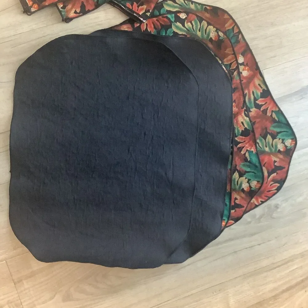 Placemats Napkins Set - 5 Placemats and 5 Napkins Green Red Leaves on Black